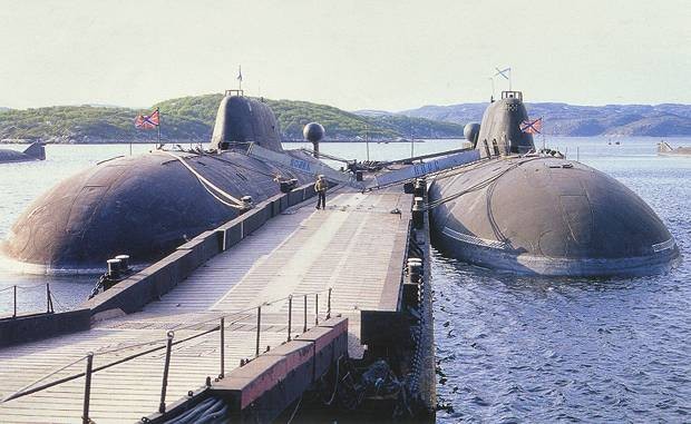 Tàu ngầm Nga tại bến đậu